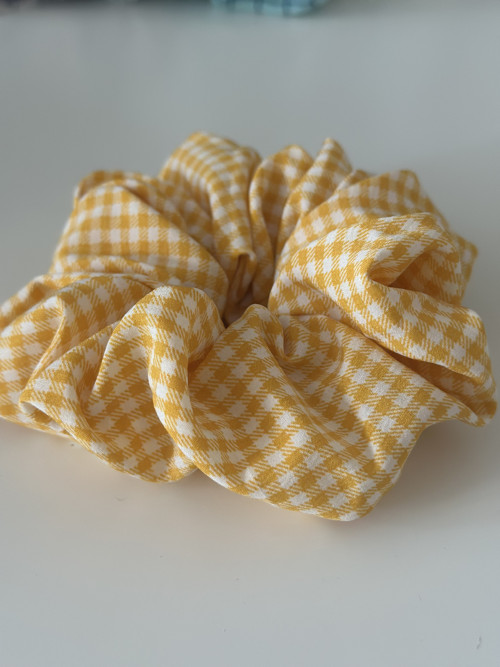 Kostkovaná gumička scrunchie — foto 2
