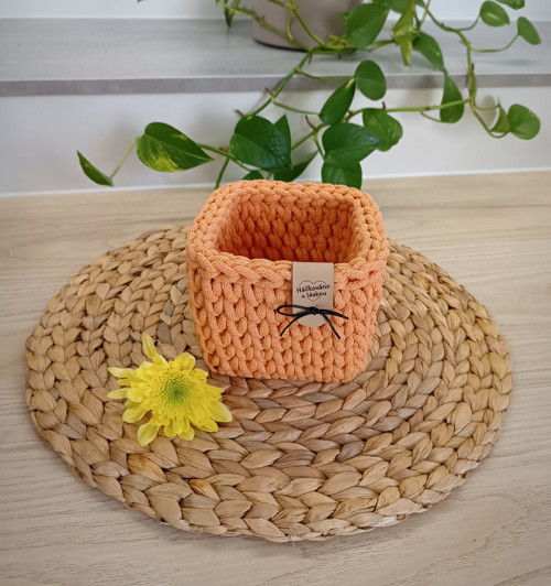 Háčkovaný košík 12 x 12 cm — foto 2