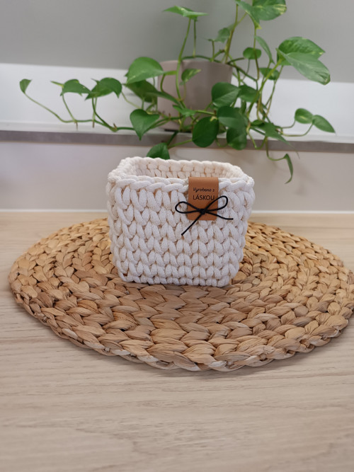 Háčkovaný košík 12 x 12 cm — foto 6