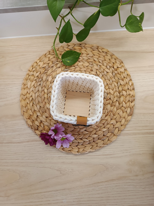 Háčkovaný košík 12 x 12 cm — foto 4