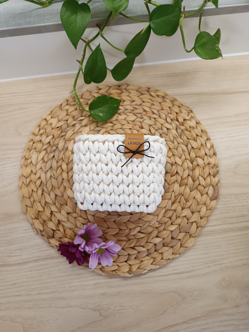 Háčkovaný košík 12 x 12 cm — foto 3