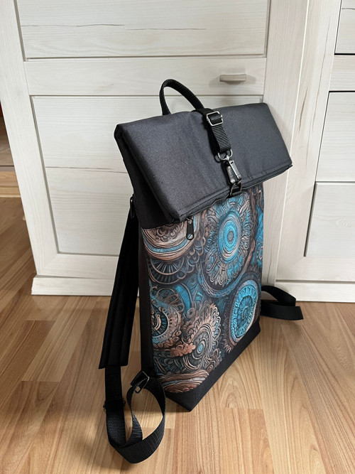 Nepromokavý roll-top batoh s mandalami — foto 3