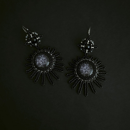 Vyšívané náušnice - "TEMNÉ SLUNCE" — foto 2