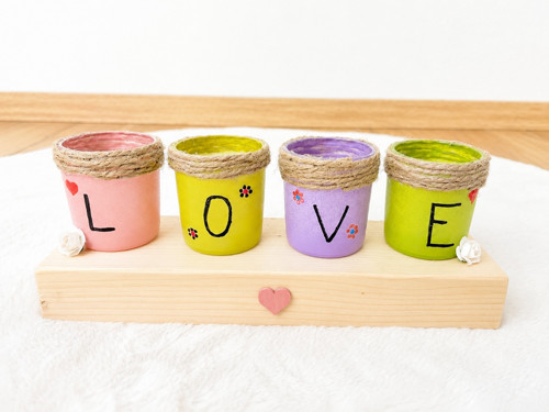 Dřevěná dekorace LOVE – mini vázičky — foto 5