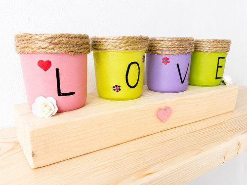 Dřevěná dekorace LOVE – mini vázičky — foto 4