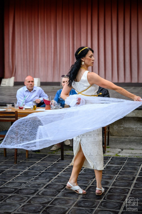 Šaty bohyně — foto 5