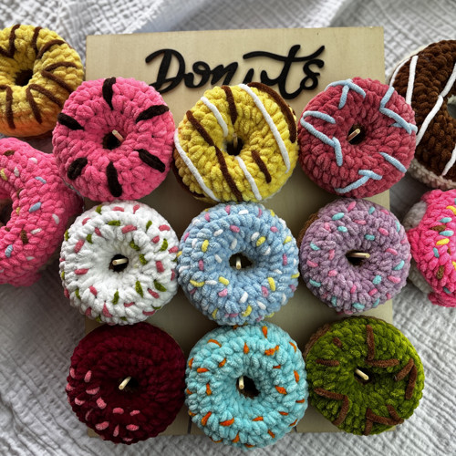 Háčkovaný donut z hebké žinylky — foto 4