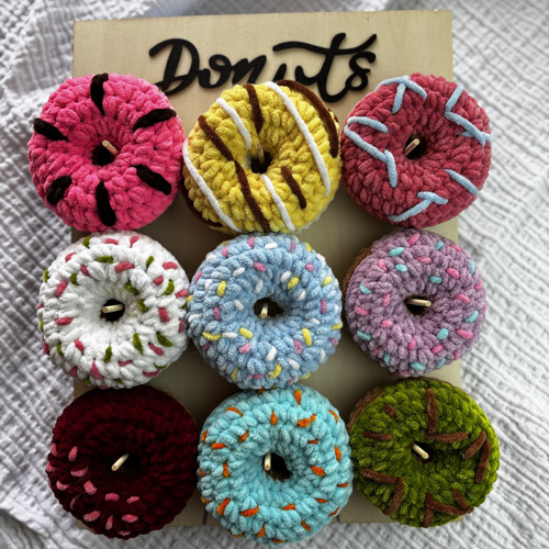 Háčkovaný donut z hebké žinylky — foto 4