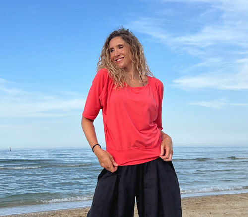 Volné triko korálové — foto 3