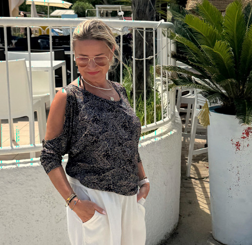 Tmavá tunika volná ramena — foto 4