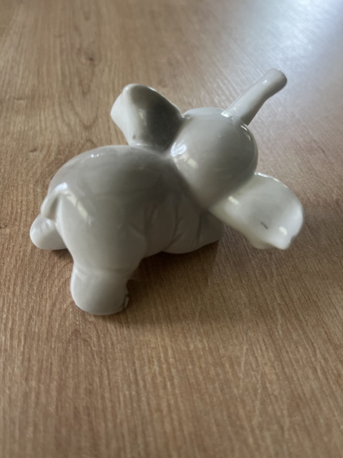 Ležíci slůně 7,5 cm — foto 3
