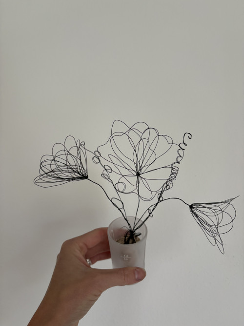 Květina z drátku — foto 2