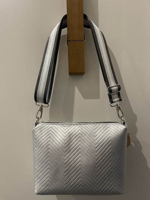 CROSSBODY KABELKA - S - koženka — foto 2