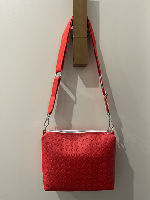 CROSSBODY KABELKA - S - koženka — foto 2