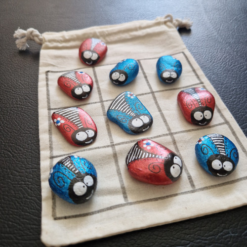 Malované kamínky - hra tic tac toe "broučci" — foto 3