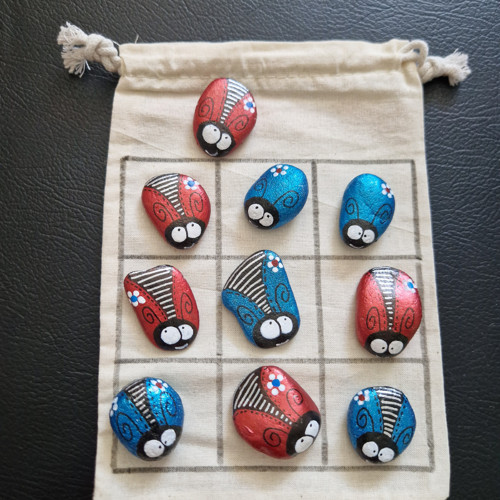 Malované kamínky - hra tic tac toe "broučci" — foto 4