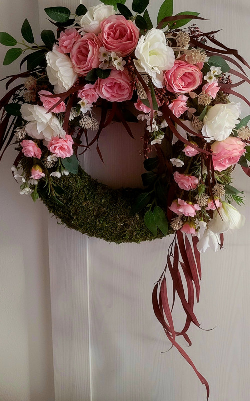 Věnec z růží – romantická elegance — foto 5