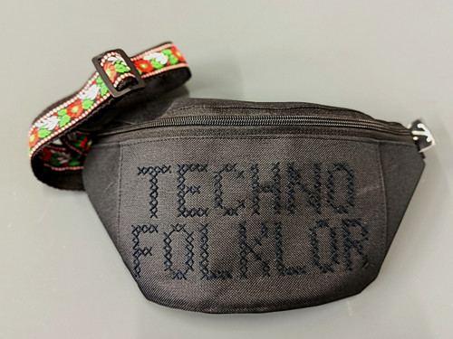 Ledvinka TECHNO FOLKLOR monochrom — foto 2