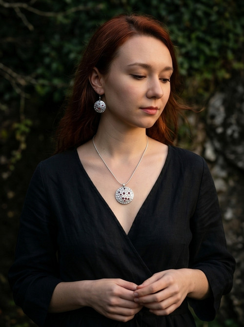 Garnet Rain Drops on the Moon... medailon — foto 5