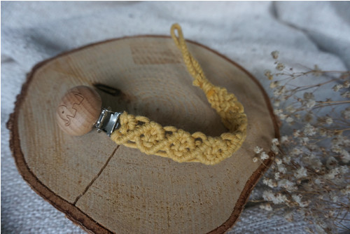 Macramé klip na dudlík Honey — foto 2