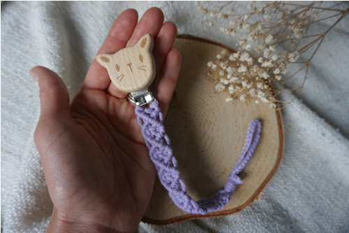 Macramé klip na dudlík Lila — foto 2