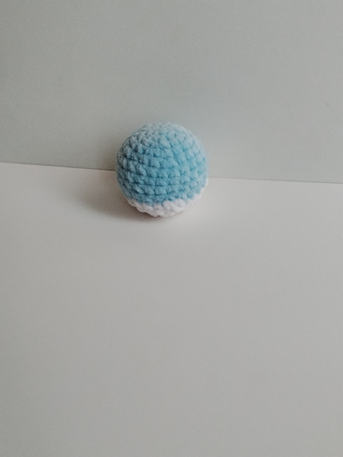 Antistresová háčkovaná kulička — foto 2