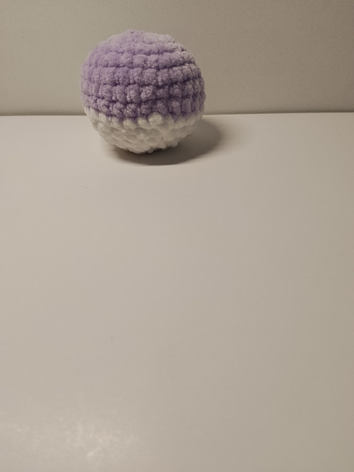 Antistresová háčkovaná kulička — foto 3