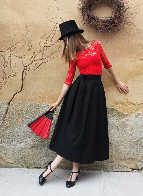 Elegantní Černá Dlouhá Sukně — foto 4