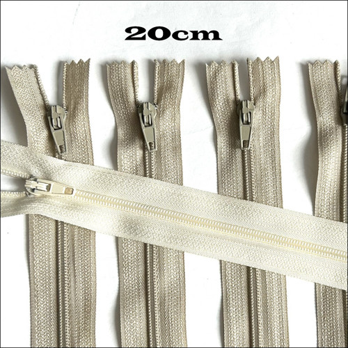 Zip - 20cm - tmavší béžová — foto 2