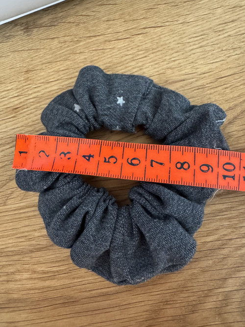 Upcycle scrunchie gumička HVĚZDIČKA — foto 3