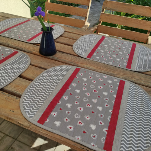 Prostírání patchwork šedé červené ovàl Srdíčka — foto 3