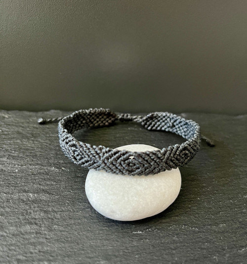 Pánský antracitový macramé náramek — foto 3