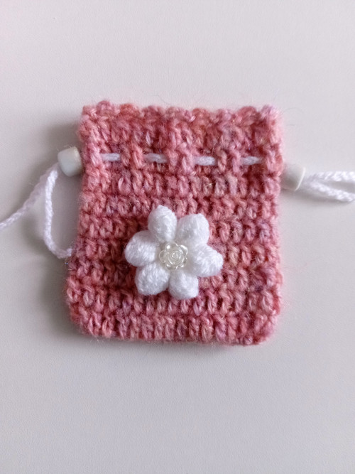 Háčkovaný pytlíček 9 x 10 cm — foto 4