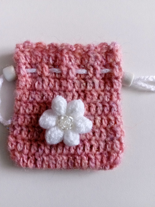 Háčkovaný pytlíček 9 x 10 cm — foto 5