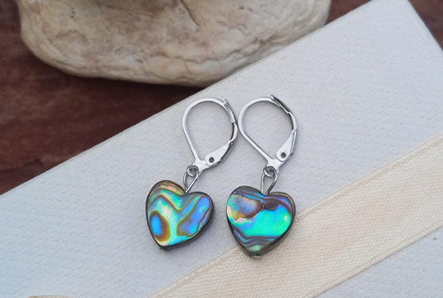 Náušnice s přírodní abalone perletí srdíčka — foto 2