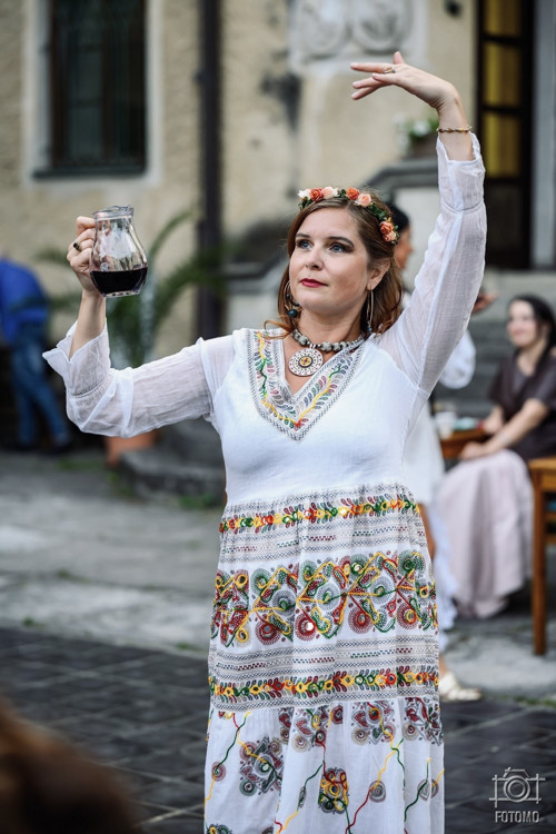 Šaty boho velkolepě vyšívané — foto 3