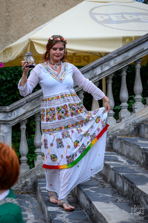 Šaty boho velkolepě vyšívané — foto 2