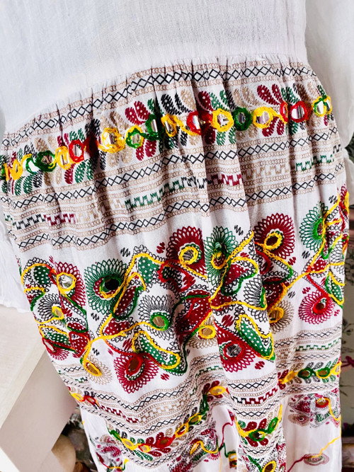 Šaty boho velkolepě vyšívané — foto 4