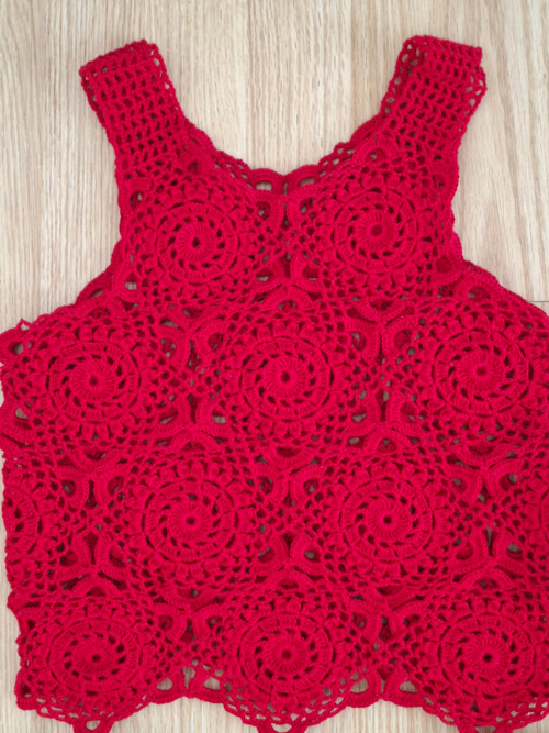 Letní háčkovaný crop top — foto 4
