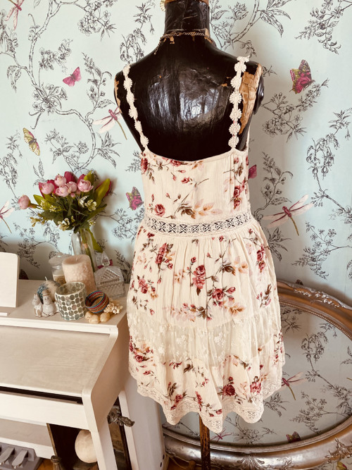 Šaty vintage roses — foto 5