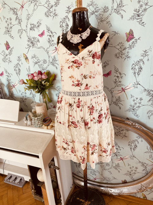 Šaty vintage roses — foto 2