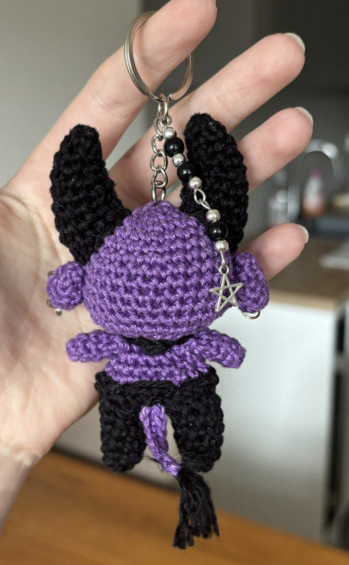 Háčkovaný přívěšek - Tiny Baby Baphy — foto 2