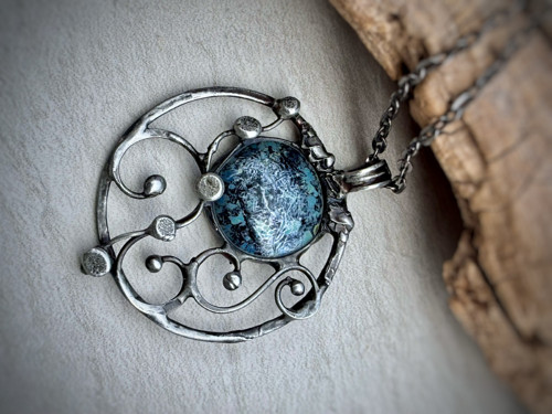 Cínovaný amulet - sklo par Puca — foto 4