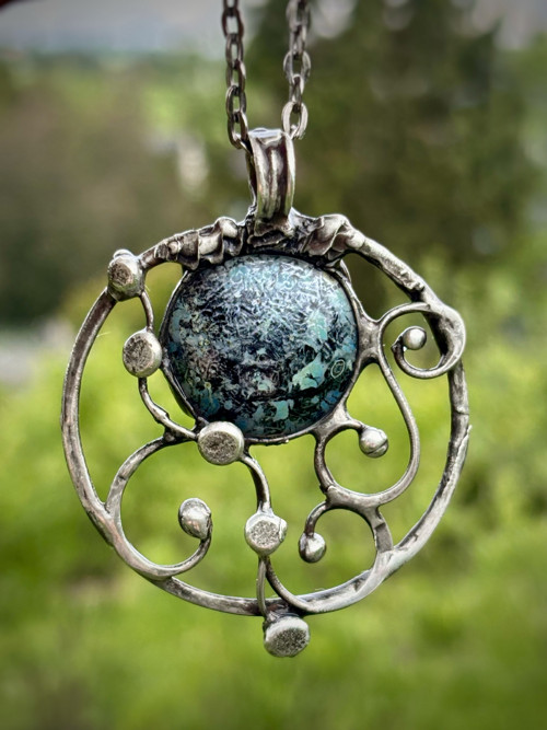 Cínovaný amulet - sklo par Puca — foto 6