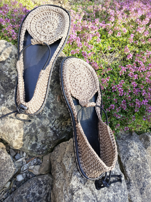 Háčkované barefoot sandálky "kávová mandala" — foto 4