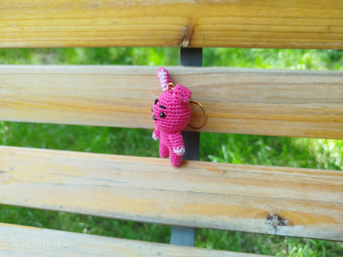 Handmade Amigurumi Bunny Rabbit Keychain 3,2" — foto 3