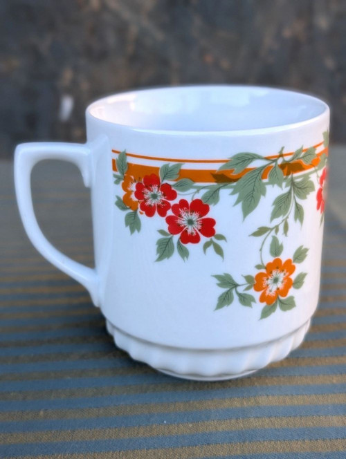 Retro porcelánový hrnek. — foto 3