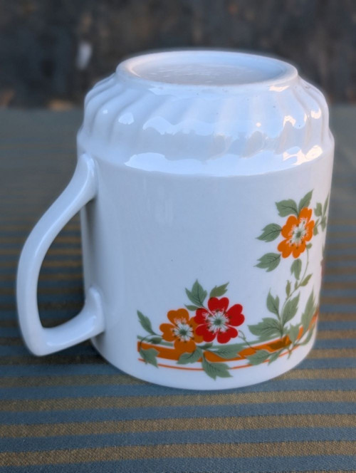 Retro porcelánový hrnek. — foto 4