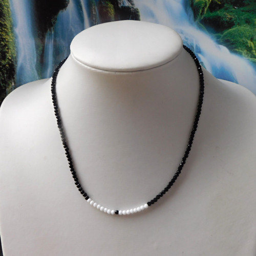 Náhrdelník - černý spinel, bílý spinel — foto 3
