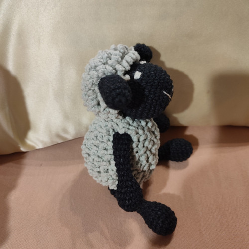 Háčkovaná ovečka 20 cm — foto 2
